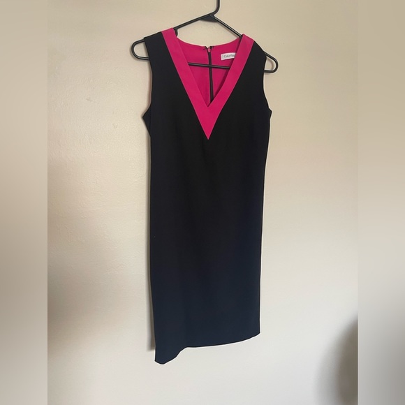 Calvin Klein Dresses & Skirts - Calvin Klein women’s sleeveless vneck dress - size 4